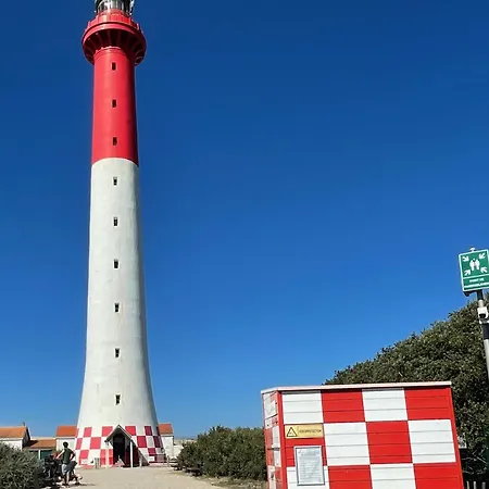 Hébergement de vacances Charming 3-bedroom Mobile In Les Mathes, France