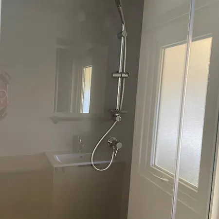 Charming 3-bedroom Mobile In Les Mathes, France Hébergement de vacances Les Mathes