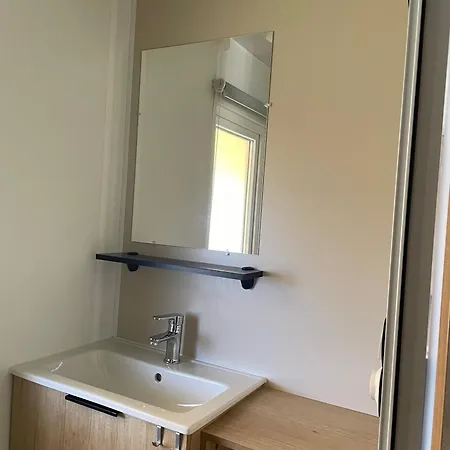 Charming 3-bedroom Mobile In Les Mathes, France Hébergement de vacances *