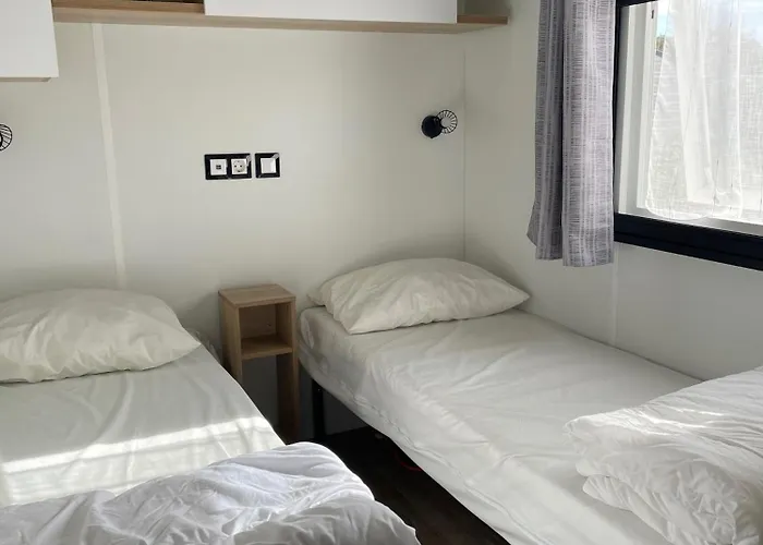 Charming 3-bedroom Mobile In Les Mathes, France Semesterbostad *
