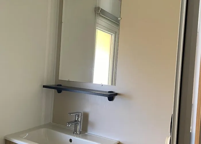 Charming 3-bedroom Mobile In Les Mathes, France Semesterbostad *