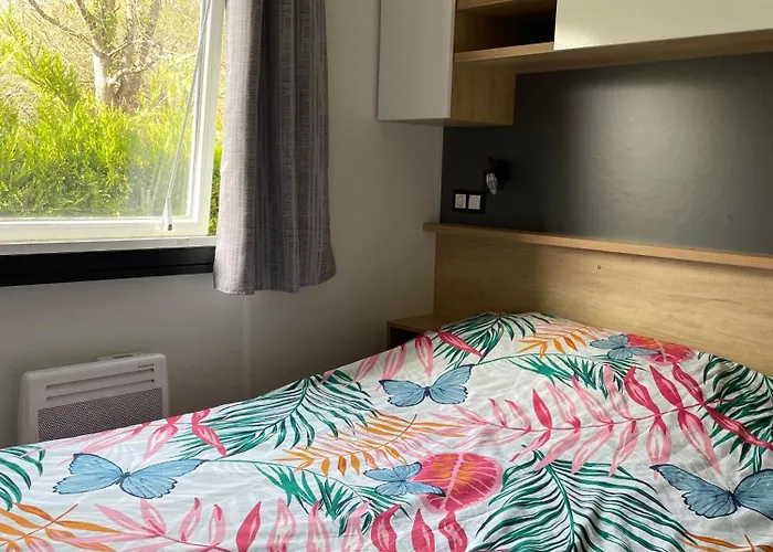 Charming 3-bedroom Mobile In Les Mathes, France Semesterbostad *